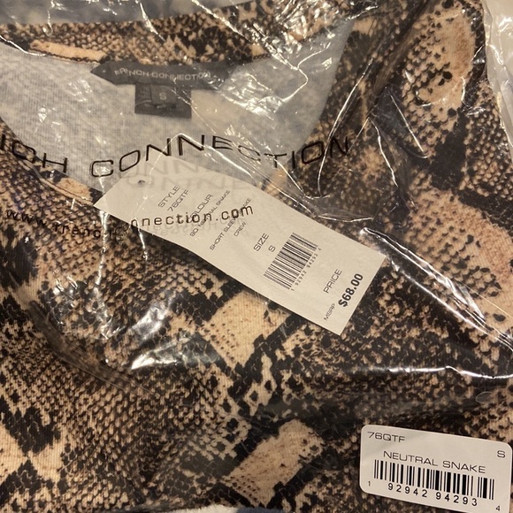 NWT French Connection neutral snake print short sleeve top size small - Picture 2 of 2